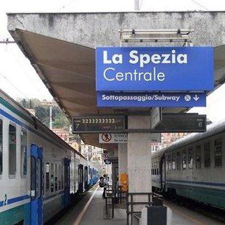 Casa Vacanze Buddy La Tua Base Per Visitare Il Mare Delle Cinque Terre Διαμέρισμα Λα Σπέτσια Εξωτερικό φωτογραφία